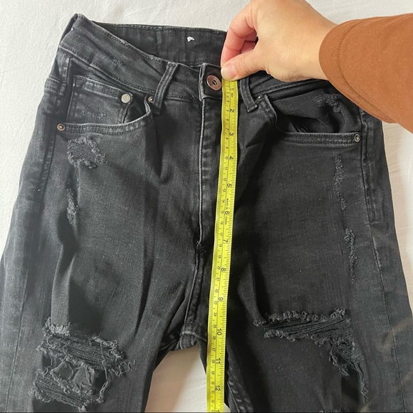 H&M Distressed Black High Rise Skinny Jean 27 - Picture 6 of 7